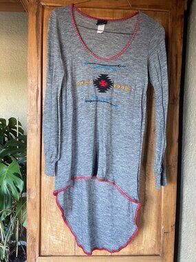 VINTAGE LONG TAIL KNIT TOP WITH EMBROIDERY  I  SIZE SMALL